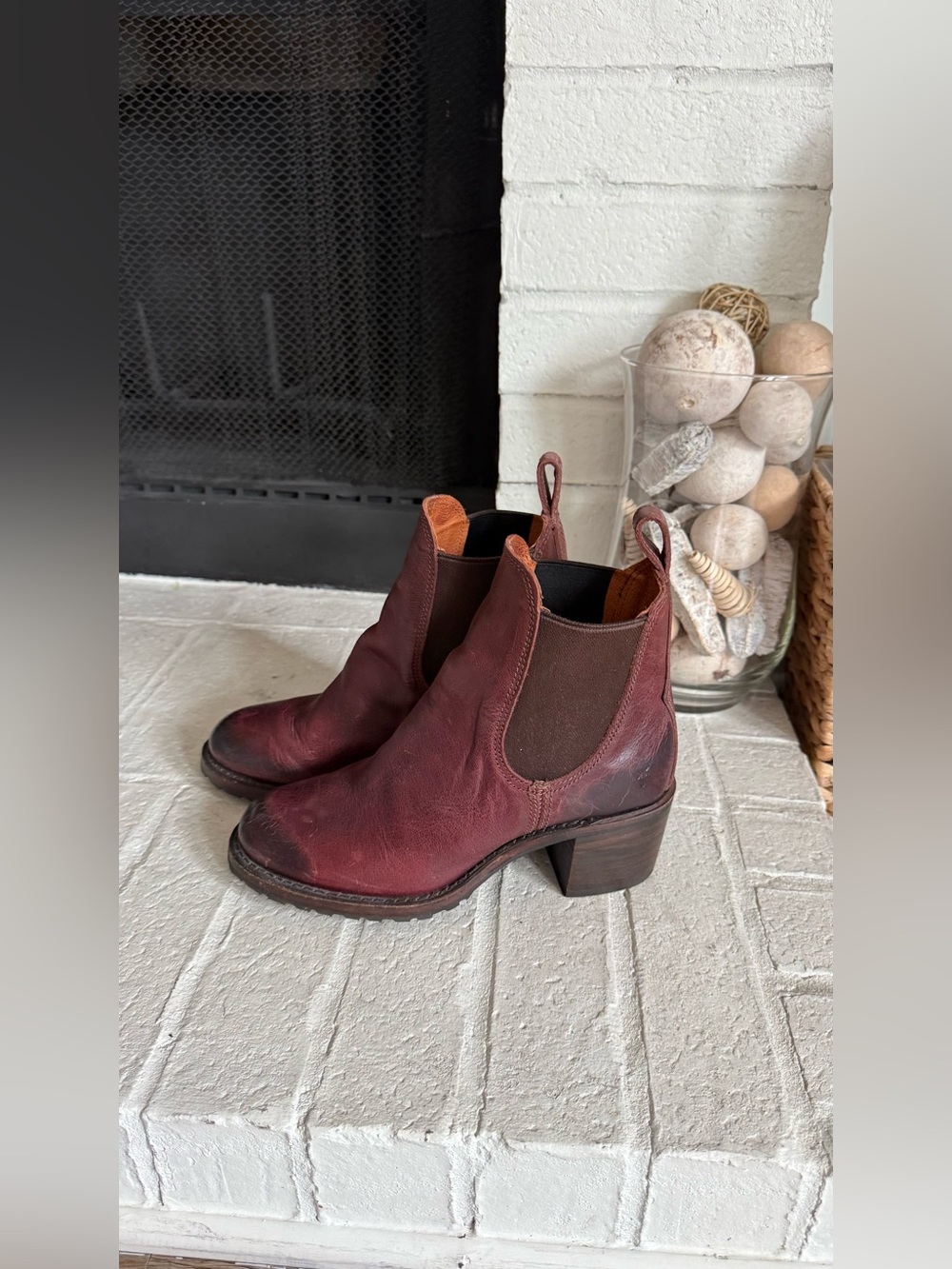 Frye Burgundy Oxblood Leather Chelsea Ankle Boots Women US 8.5 EU 39 Vibram